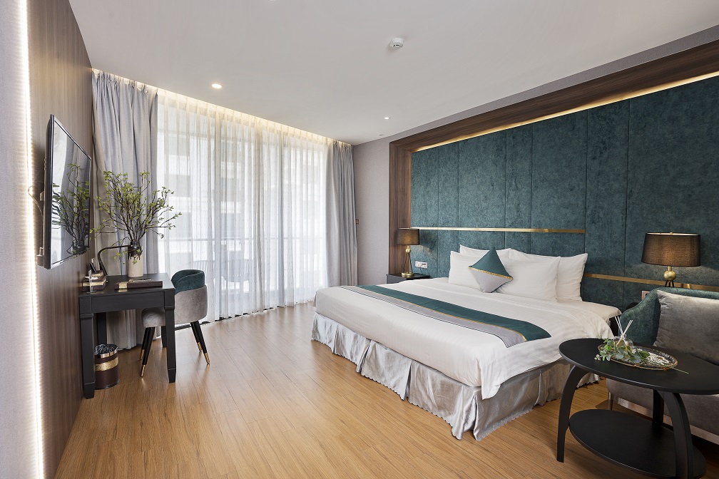 Premium Partial Ocean View